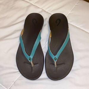 OluKai flip flops turquoise size 7 like new worn once.